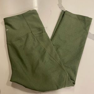 Old Navy olive green cropped leggings w/ cheetah detail. Functional Side pockets